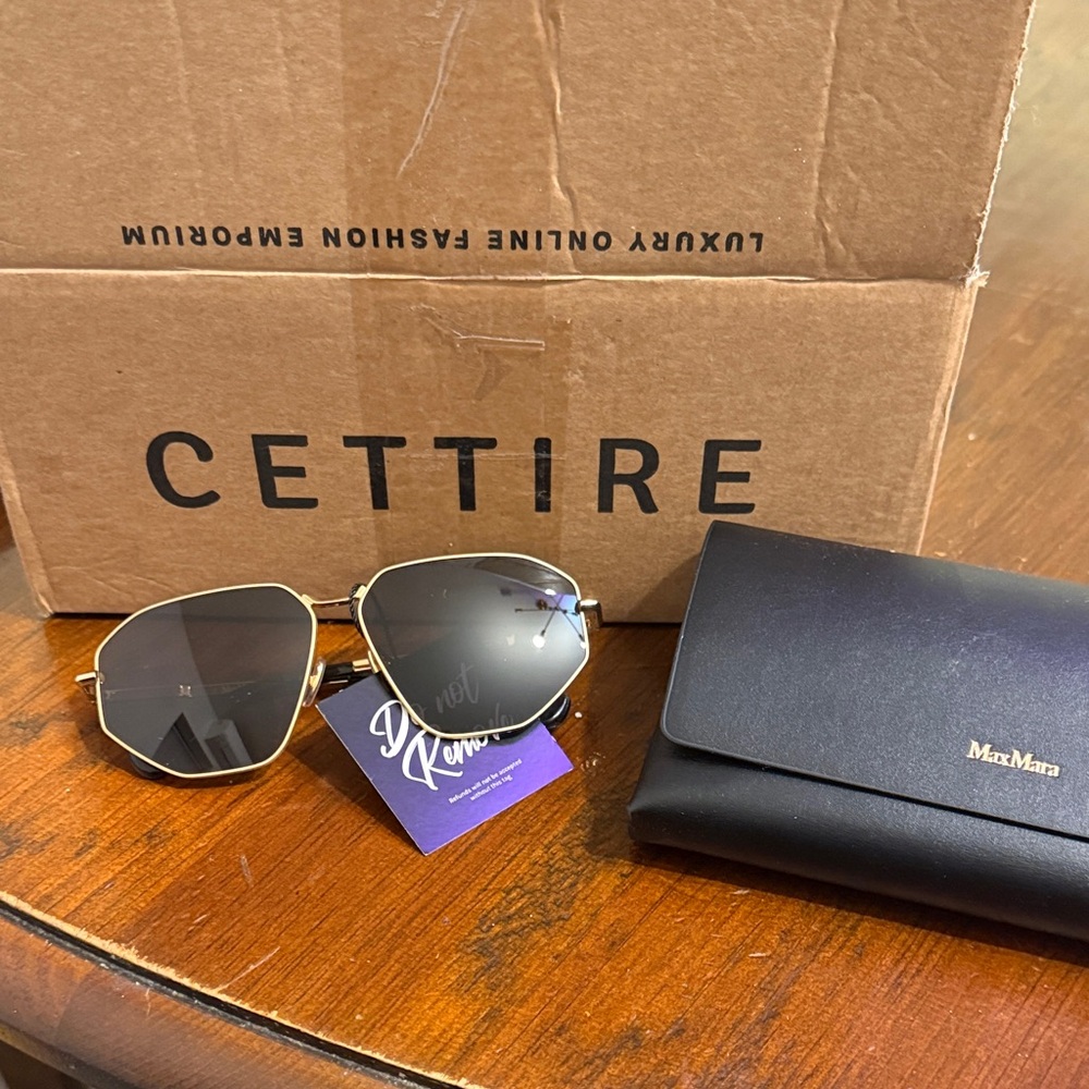 MaxMara Stylish Gold Frame Sunglasses - Picture 2 of 2